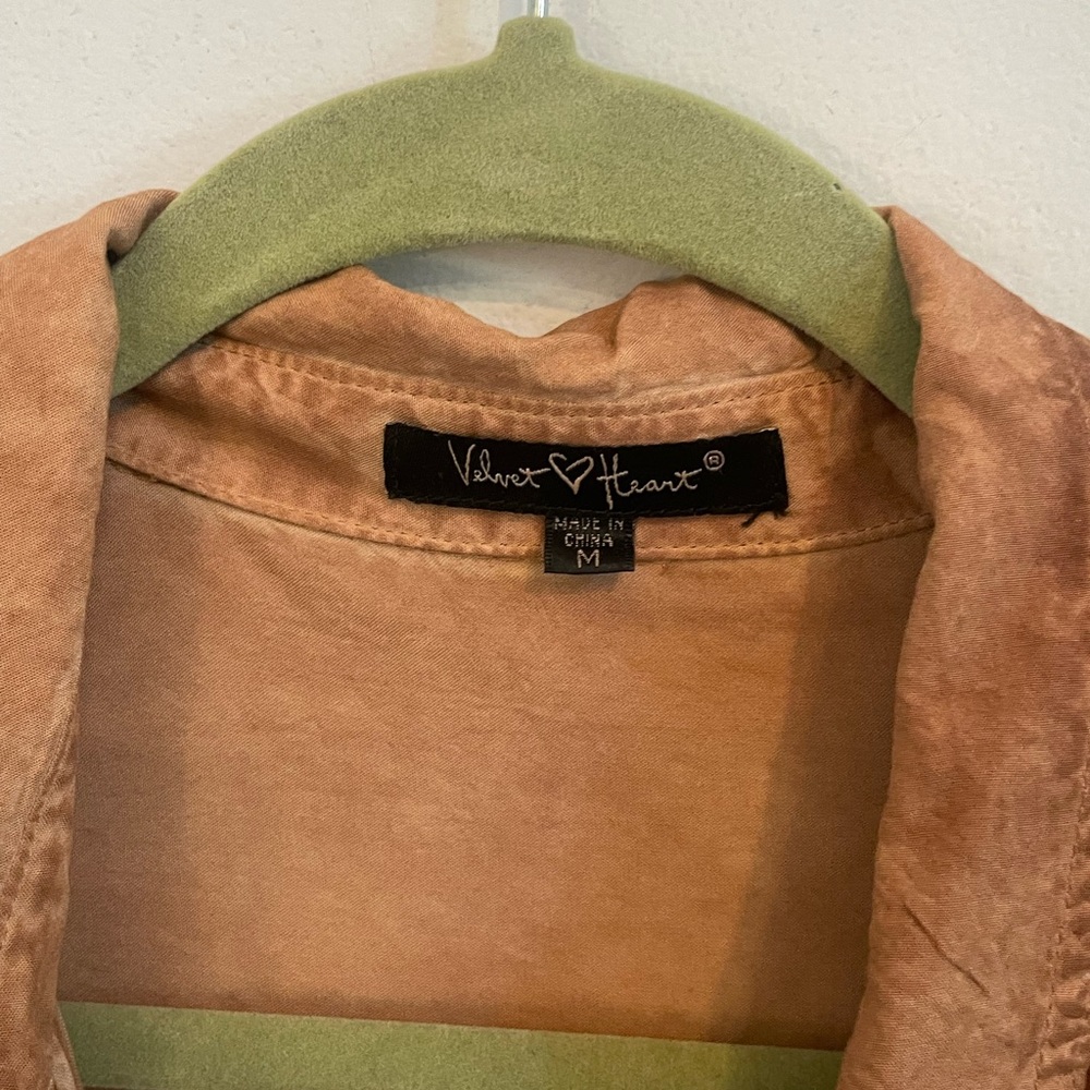 Lightweight Button down - Picture 2 of 4